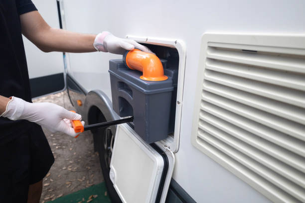 Best Portable bathroom rental  in Highland Park, IL